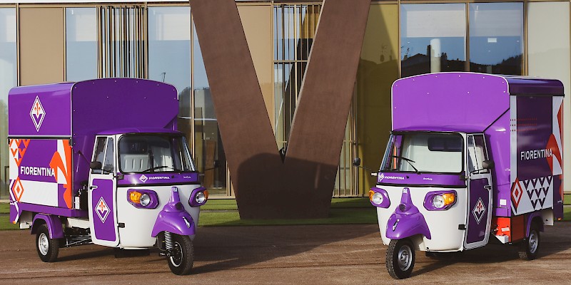 APE CAR FOR ACF FIORENTINA: THE PROMOTIONAL TOUR GOES PURPLE
